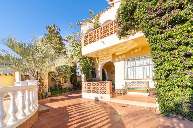 RESIDENCIA ALBERES -Apartamento completo con piscina barbacoa parking- B - image 10