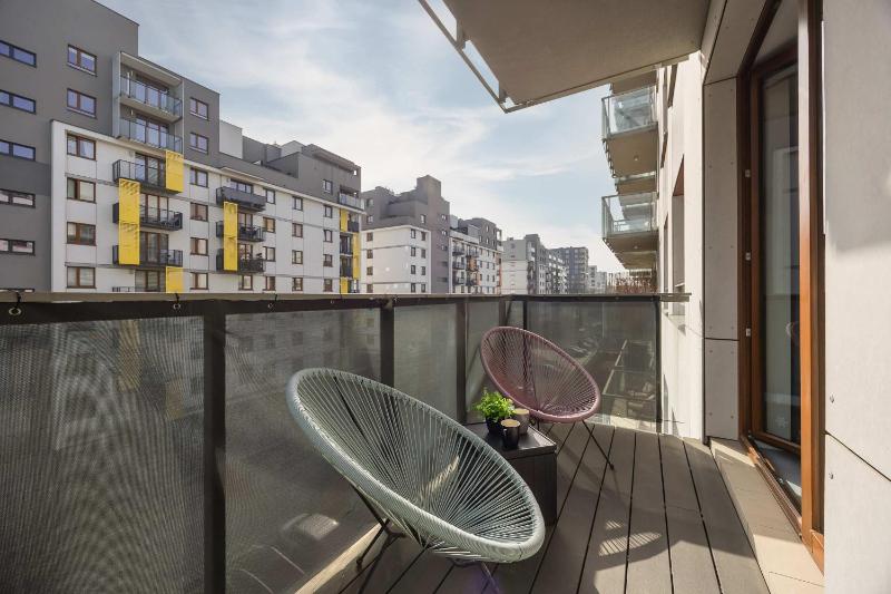 Air-conditioned Apartment with Balcony in Warsaw by Noclegi Renters - image 12
