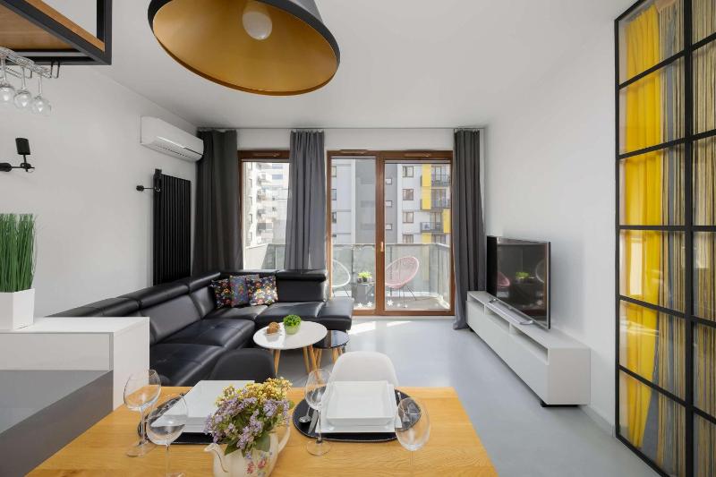 Air-conditioned Apartment with Balcony in Warsaw by Noclegi Renters - image 13