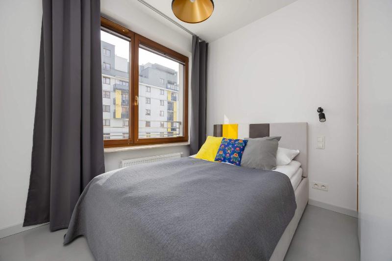 Air-conditioned Apartment with Balcony in Warsaw by Noclegi Renters - image 9