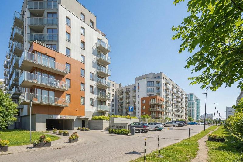 Air-conditioned Apartment with Balcony in Warsaw by Noclegi Renters - image 10