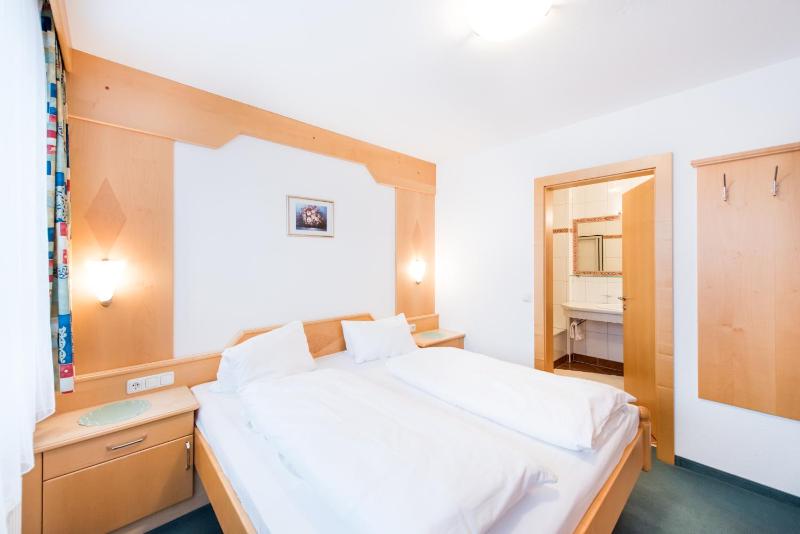One-Bedroom Apartment image 2