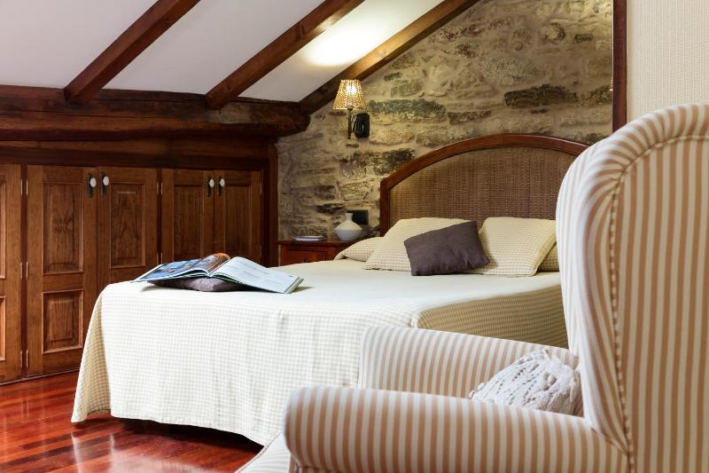 Double or Twin Room image 4