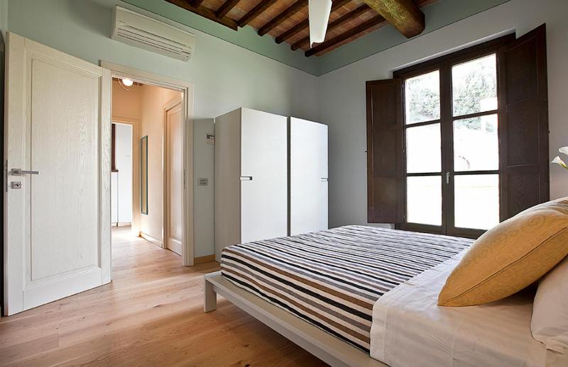 One-Bedroom Apartment image 3