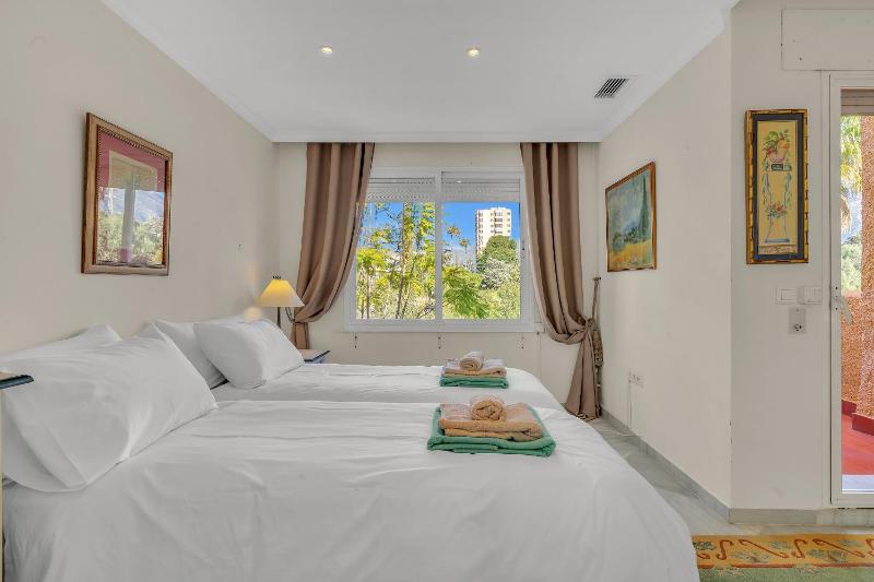 Casa El Palmeral by Finest Rentals - image 3