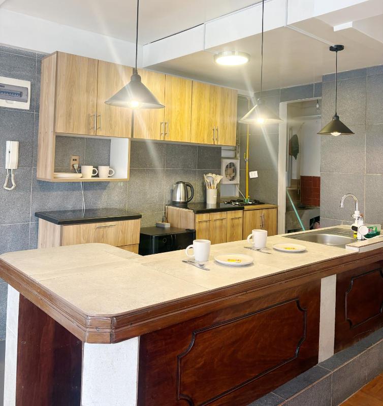 Apartamento hermoso y soleado en Sopocahi Av Arce - image 5