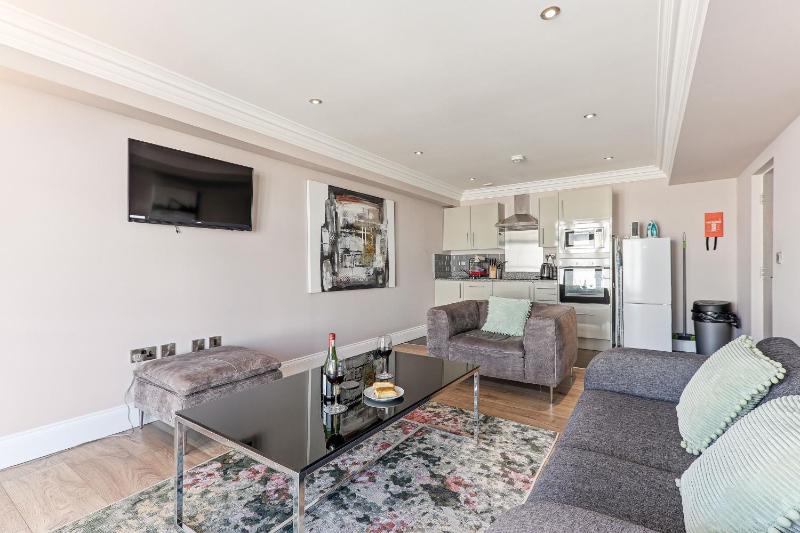 Harrogate Lifestyle Apartments Ltd - image 3