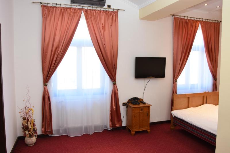 Suite with Garden View image 3