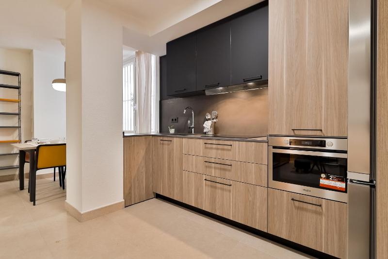 C23 Lovely 4 Bedroom close to Maria Zambrano - image 8