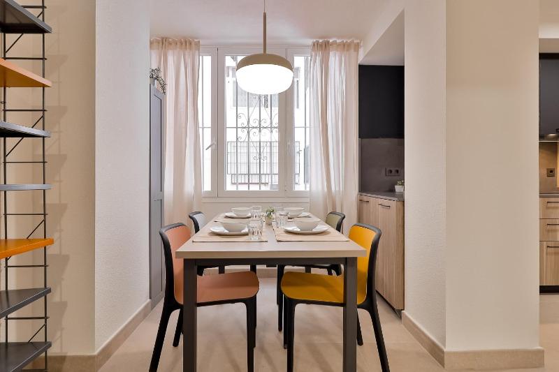 C23 Lovely 4 Bedroom close to Maria Zambrano - image 14