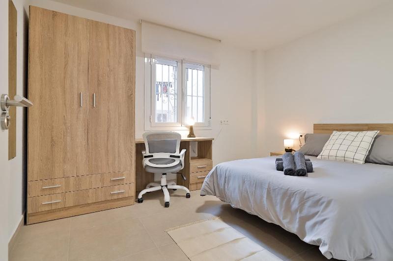 C23 Lovely 4 Bedroom close to Maria Zambrano - image 15