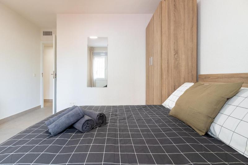 C23 Lovely 4 Bedroom close to Maria Zambrano - image 12