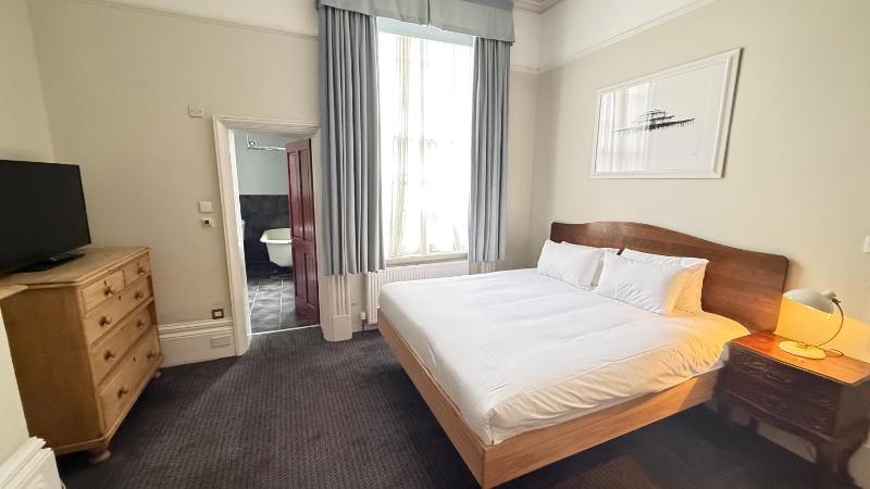 Brighton House - image 12