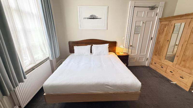 Brighton House - image 28