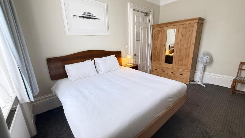 Brighton House - image 26