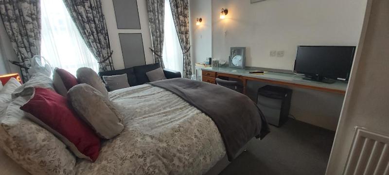 Cranborne Guest Accommodation Exclusively for Adults - image 49