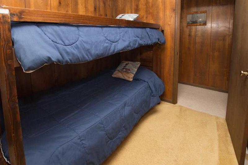 1422 - Captain's Quarters - image 22