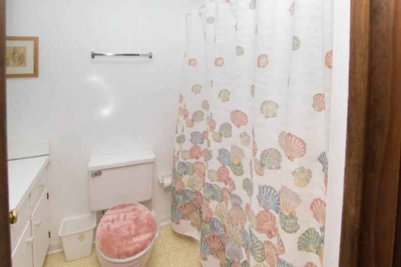1422 - Captain's Quarters - image 17