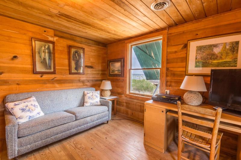5452 - Sea Captain's Cottage - image 31