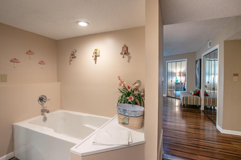 5606 - Heron Cove 102N - image 19
