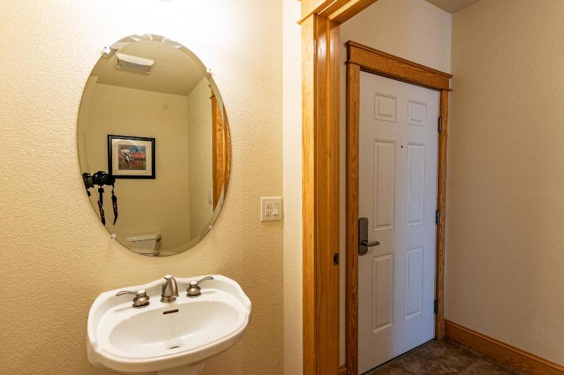 C208 - Paradise Place 208 - image 20