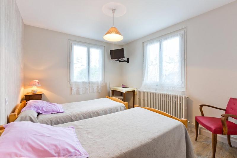 Twin Room image 2