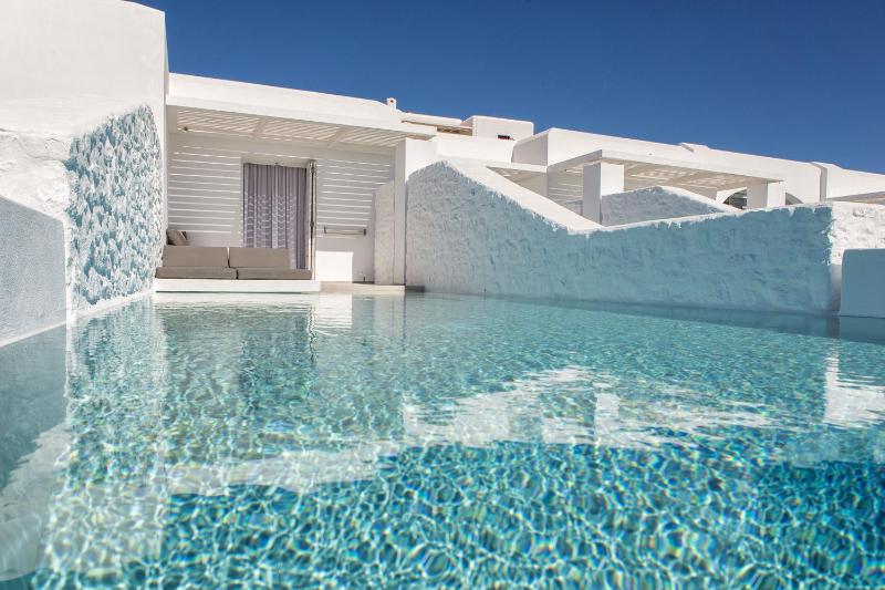 Superior Suite with Private Pool  Side Sea View image 1
