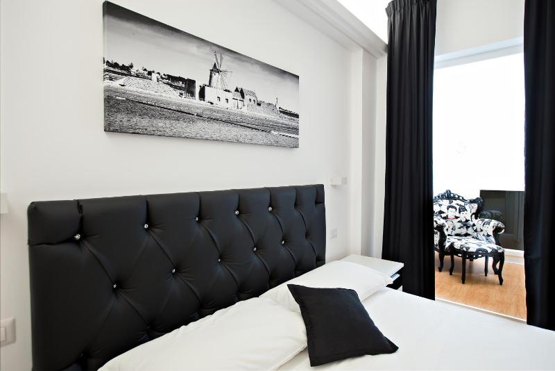 Studio Apartment image 3