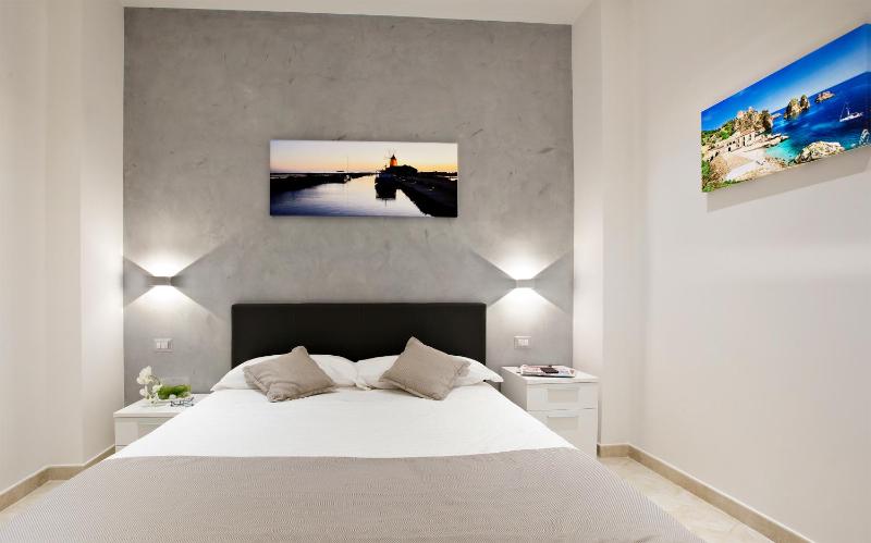 Double or Twin Room image 4