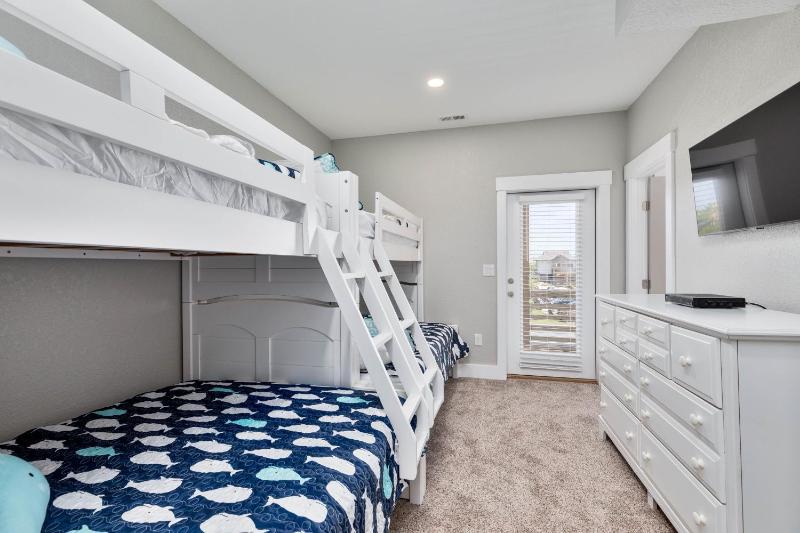5546 - Coral Quarters - image 23