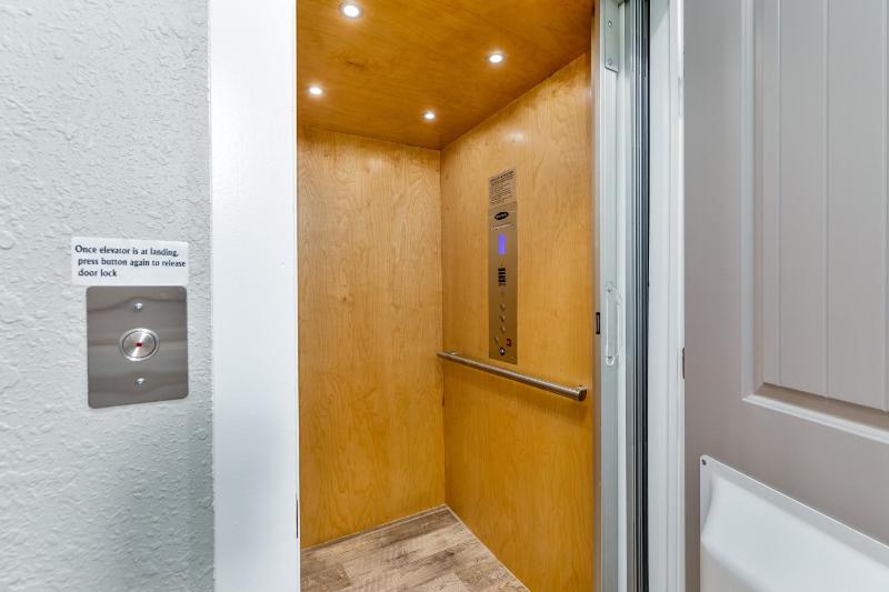 5546 - Coral Quarters - image 26