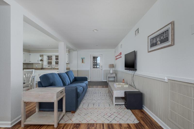 5212B - John and June's Place - image 29