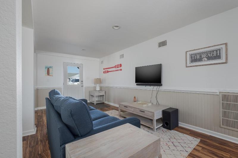 5212B - John and June's Place - image 37