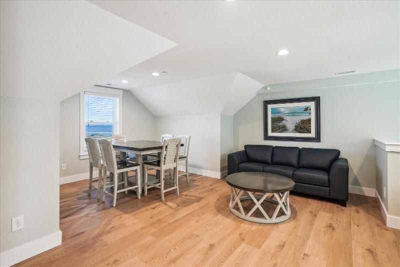 5373 - Wench's Pad 4 - image 43