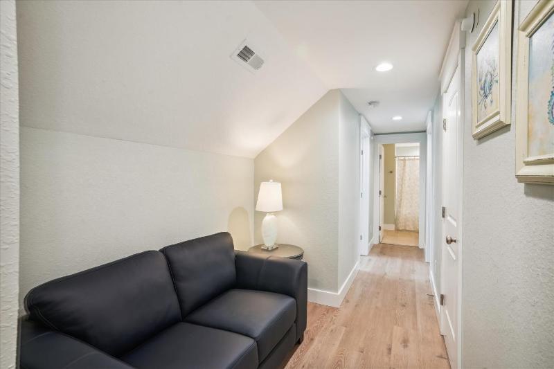 5373 - Wench's Pad 4 - image 37