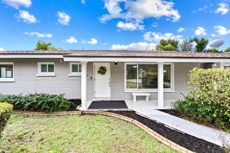 The Siesta Shortcut | Spacious Pool Home Minutes to Siesta Key Beach - image 29