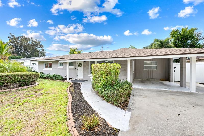 The Siesta Shortcut | Spacious Pool Home Minutes to Siesta Key Beach - image 18