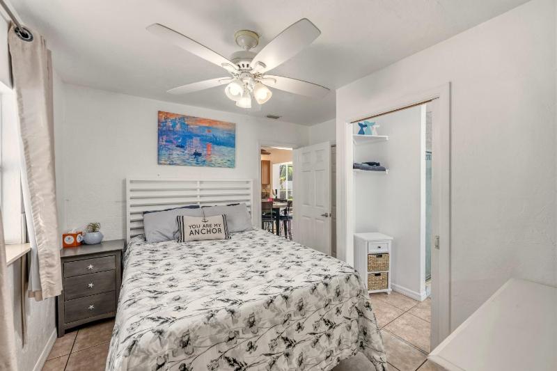 The Siesta Shortcut | Spacious Pool Home Minutes to Siesta Key Beach - image 43