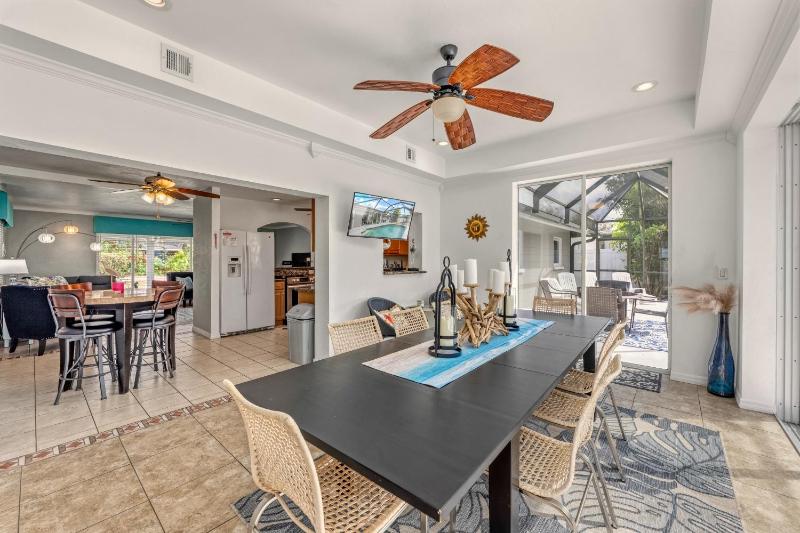 The Siesta Shortcut | Spacious Pool Home Minutes to Siesta Key Beach - image 10
