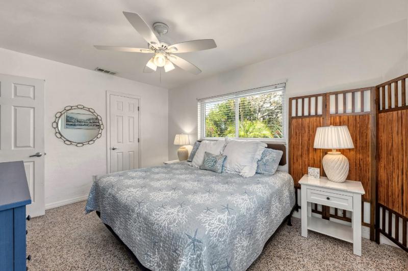The Siesta Shortcut | Spacious Pool Home Minutes to Siesta Key Beach - image 25