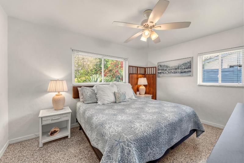 The Siesta Shortcut | Spacious Pool Home Minutes to Siesta Key Beach - image 15