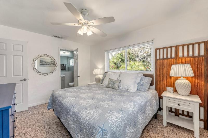 The Siesta Shortcut | Spacious Pool Home Minutes to Siesta Key Beach - image 21