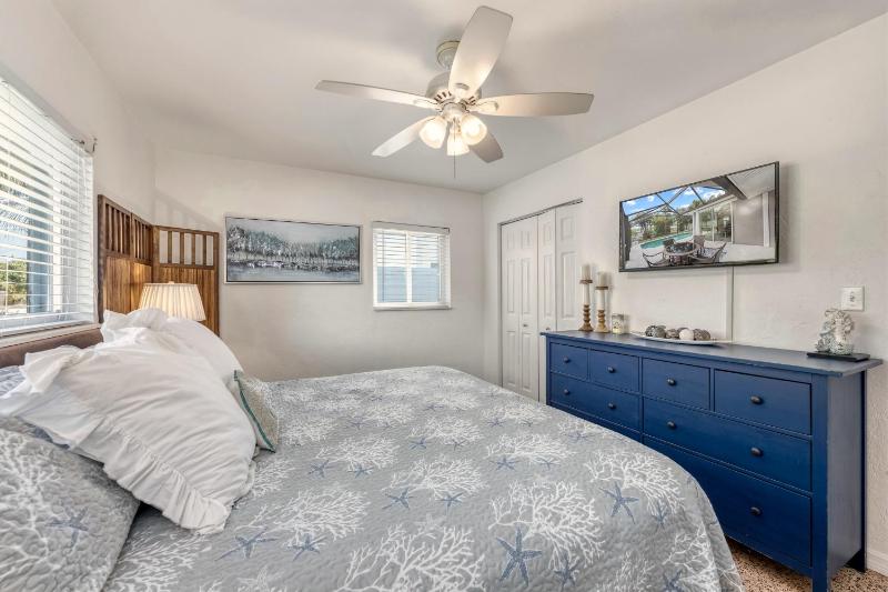 The Siesta Shortcut | Spacious Pool Home Minutes to Siesta Key Beach - image 36