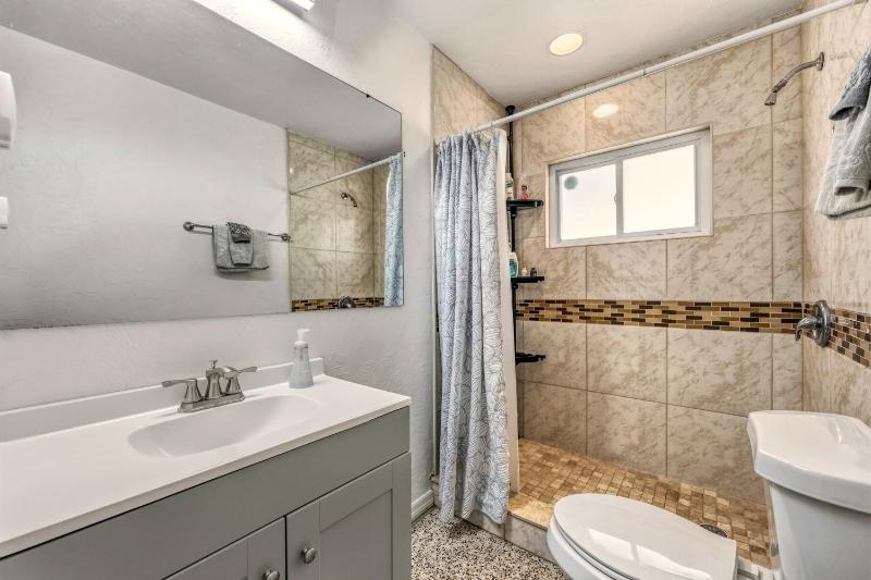 The Siesta Shortcut | Spacious Pool Home Minutes to Siesta Key Beach - image 41