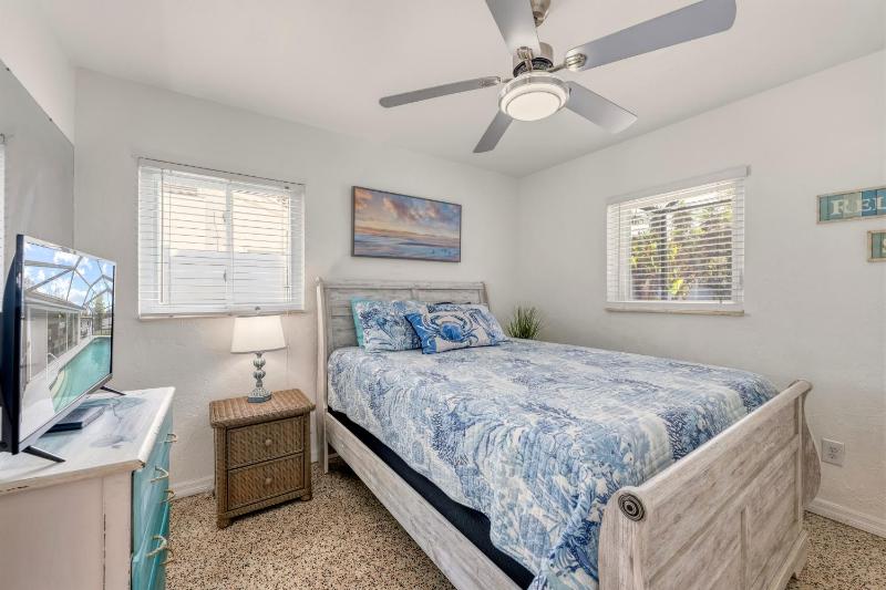 The Siesta Shortcut | Spacious Pool Home Minutes to Siesta Key Beach - image 4