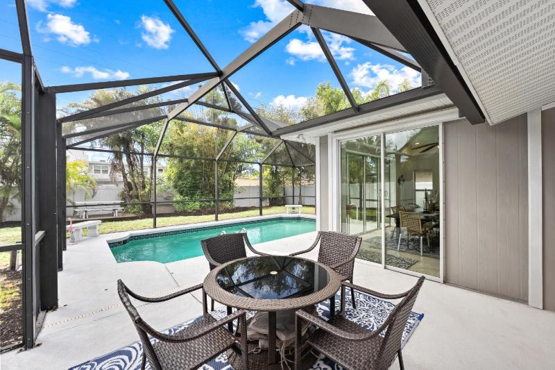 The Siesta Shortcut | Spacious Pool Home Minutes to Siesta Key Beach - image 39