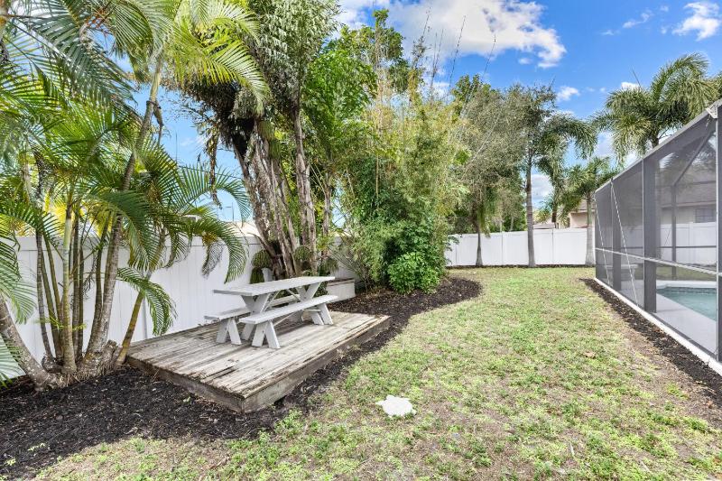 The Siesta Shortcut | Spacious Pool Home Minutes to Siesta Key Beach - image 16