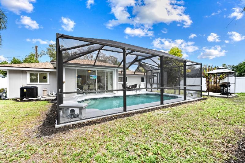 The Siesta Shortcut | Spacious Pool Home Minutes to Siesta Key Beach - image 49