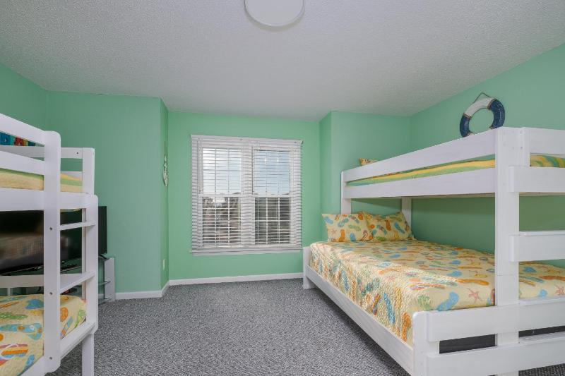 5591 - Beach Please - image 37