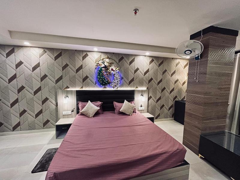 Private stays for friends and family - image 7